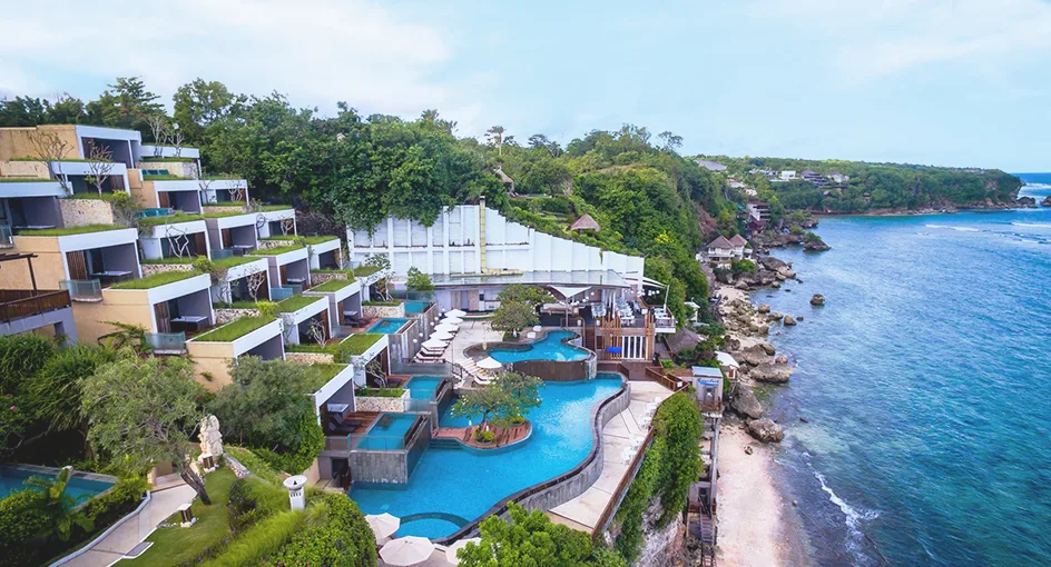 Sensasi Menginap di Hotel Pinggir Tebing Bali dengan Pemandangan Spektakuler